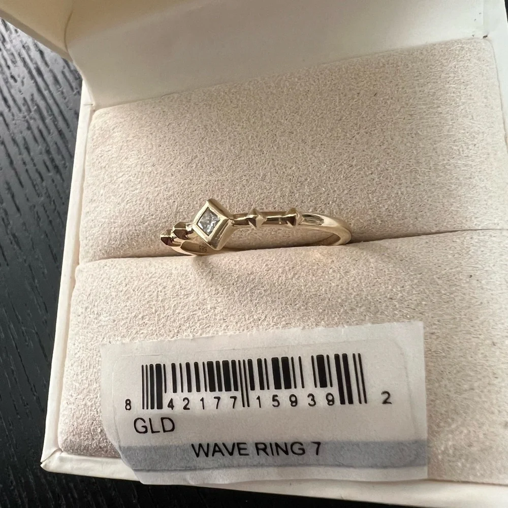 Kendra Scott 14k Yellow Gold Wave Ring.  White diamonds.  Size 7.  Hard to find. - Picture 9 of 9